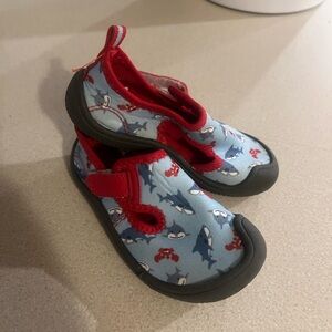 Toddler water shoes size 6